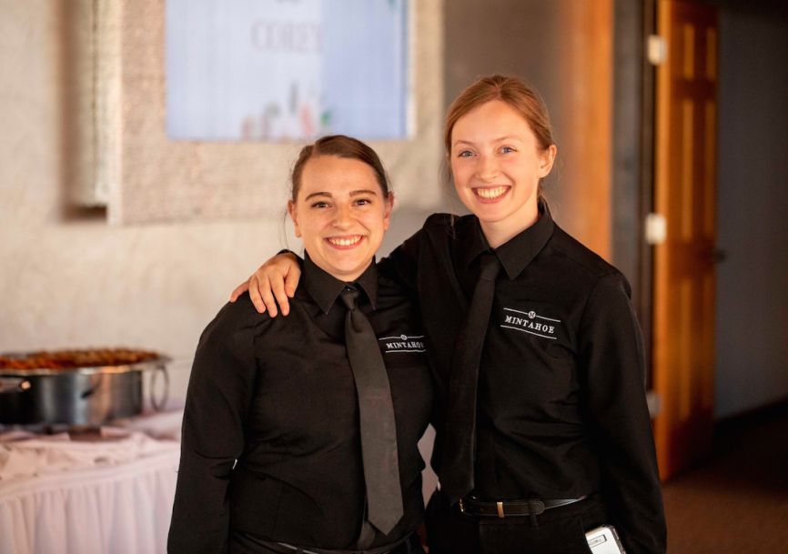 Mintahoe_catering_staff