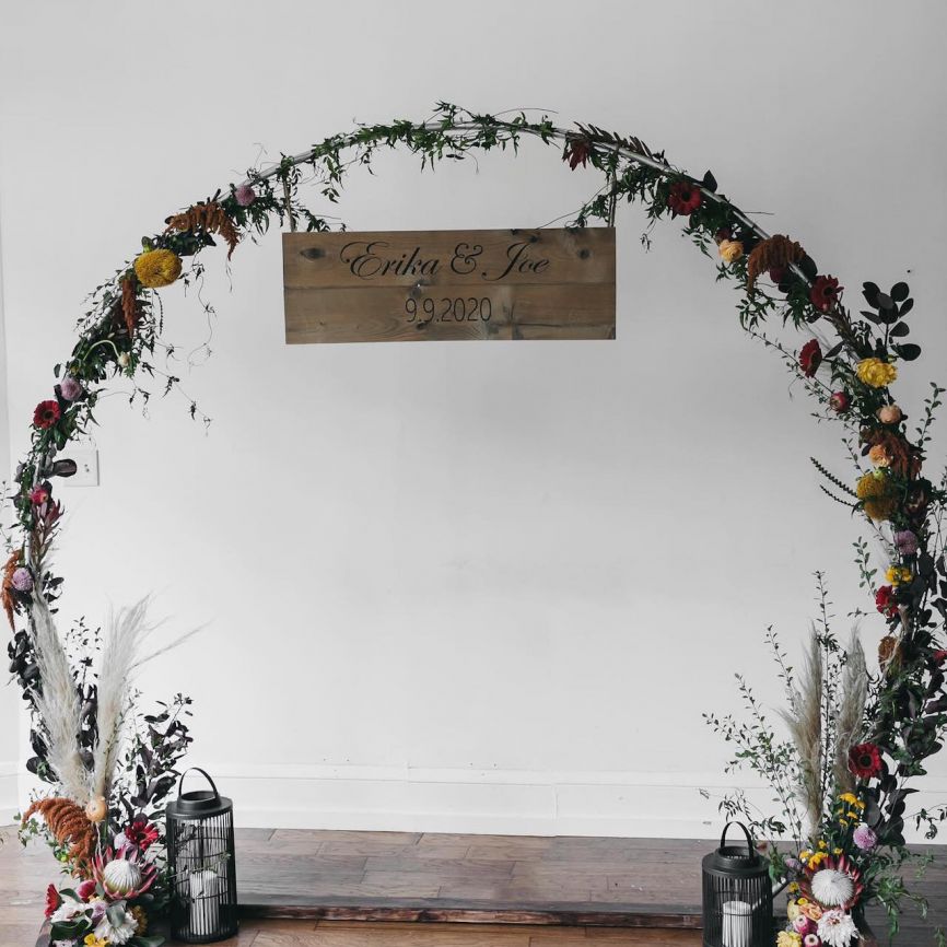 circle_flower_arch_for_fall_wedding