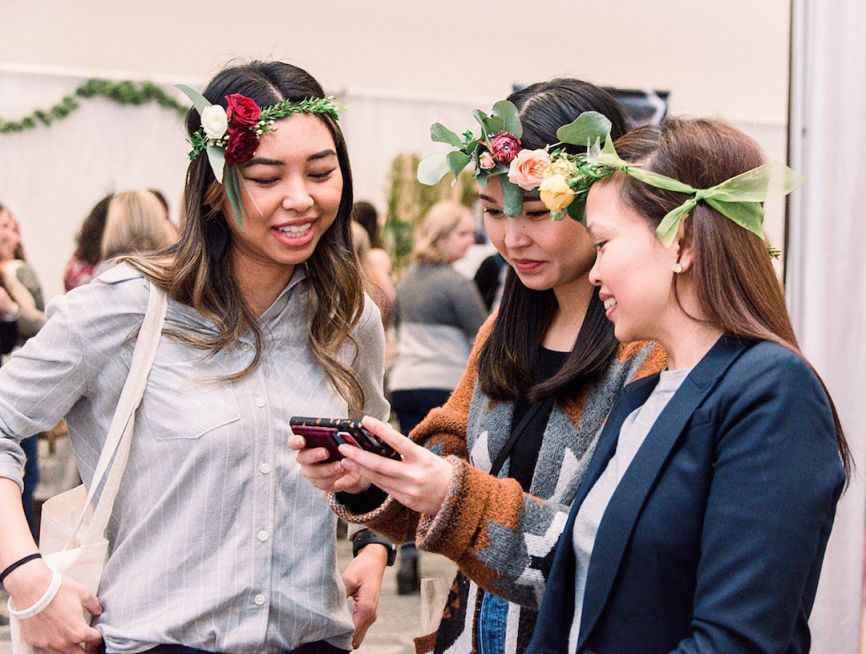 selfies_with_flower_crowns