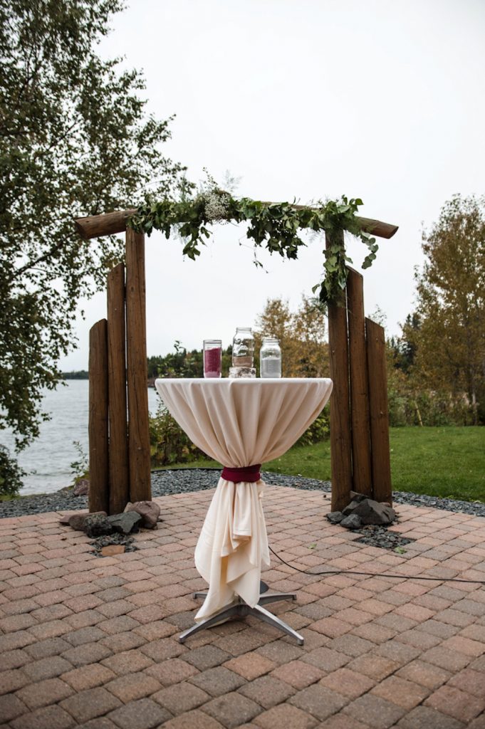 outdoor autumn wedding in the north shore