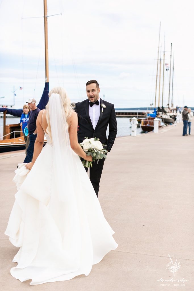 emotional-reasons-to-do-first-look-madeline-island-alexandra-robyn-photogrpahy_0002