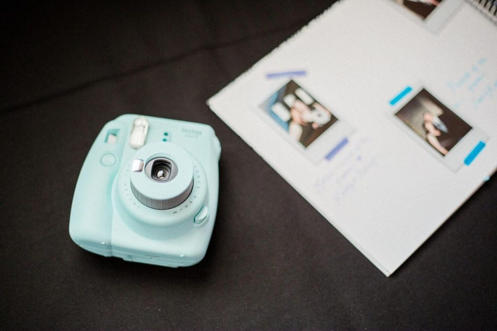 polaroid camera 