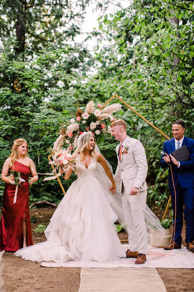 bride and groom kissing at Backyard Wedding in Washington