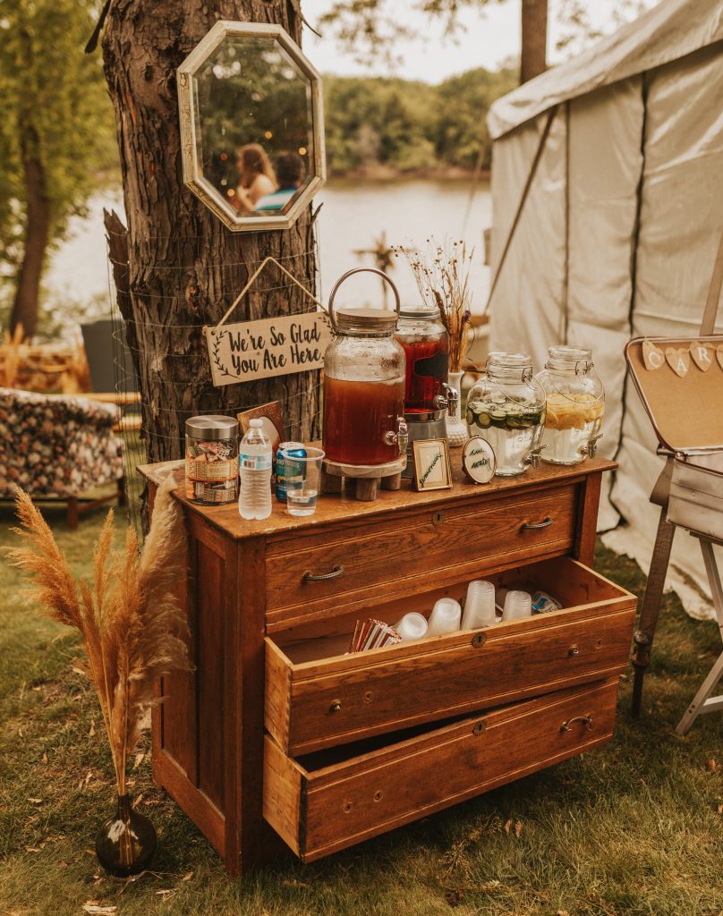 outdoor wedding reception bar