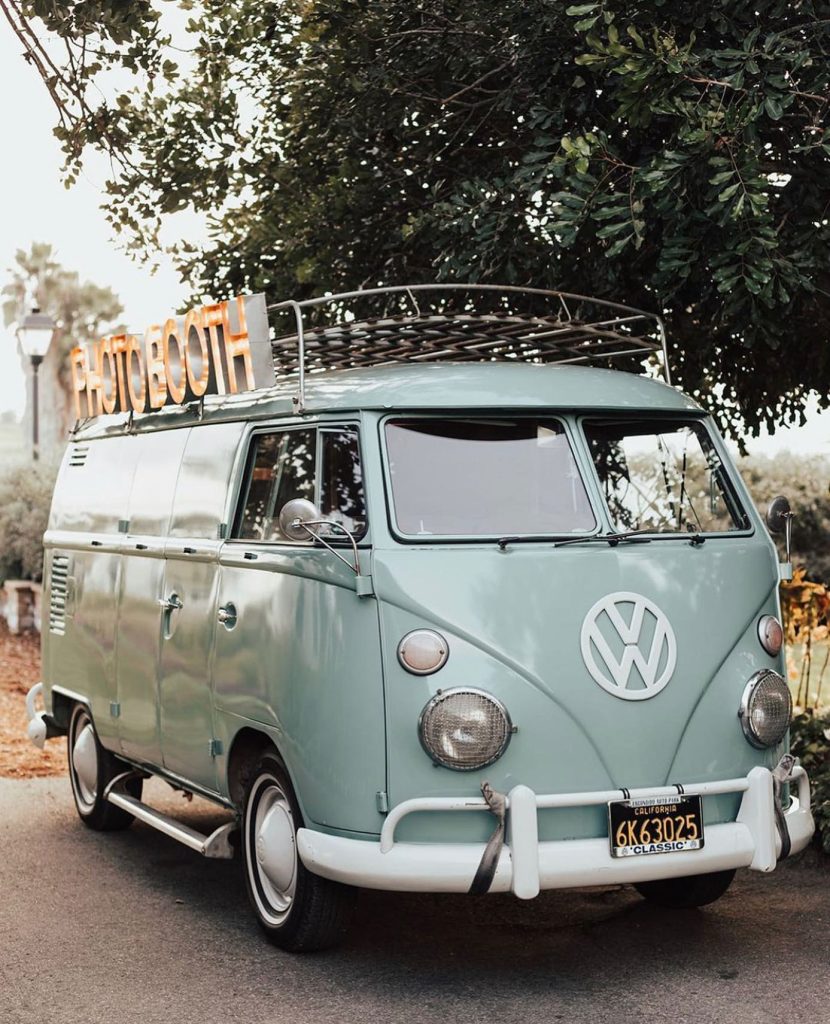 outdoor wedding photo booth