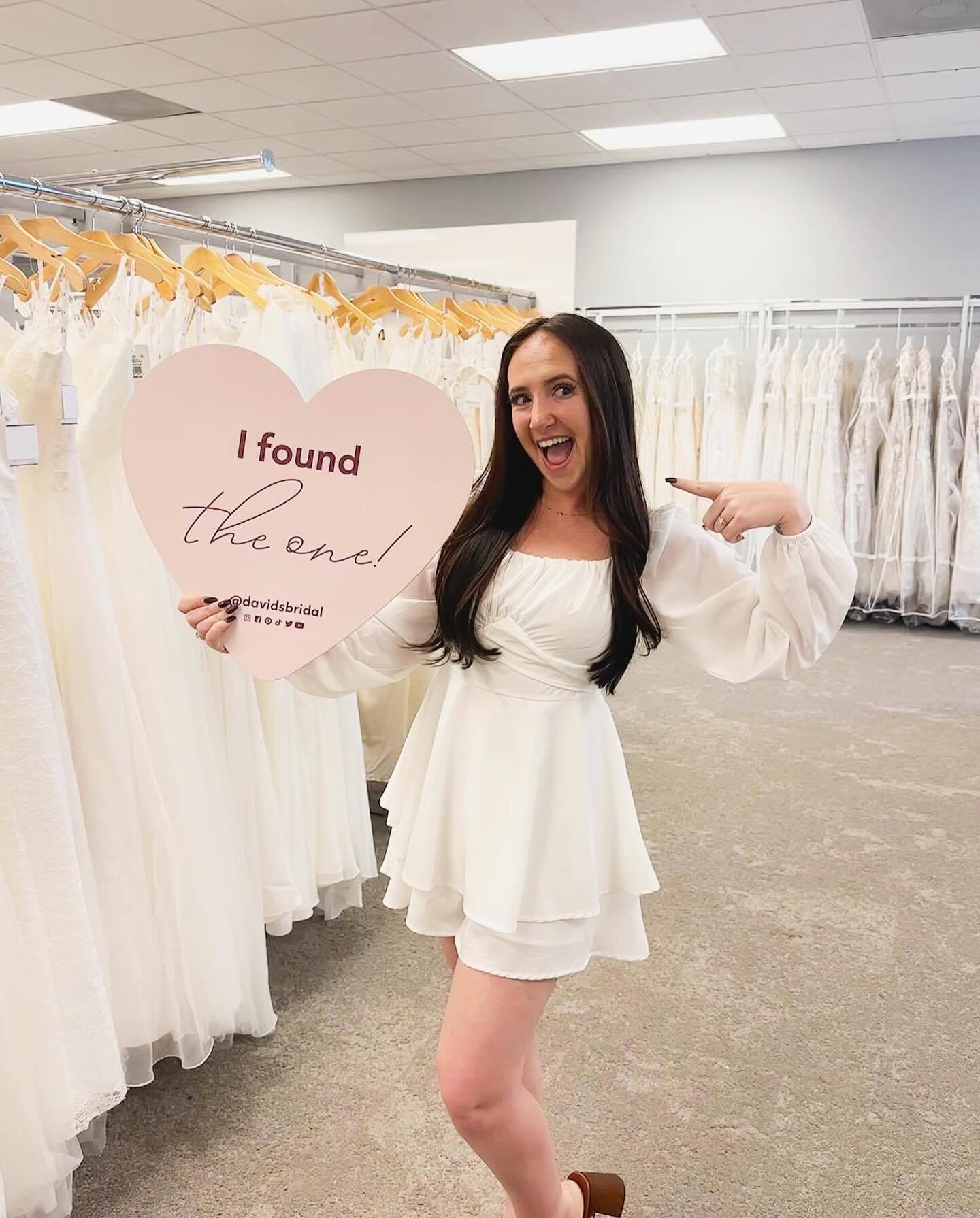 Your Wedding Dress Appointment What to Expect & Who to Bring Pearl(00)